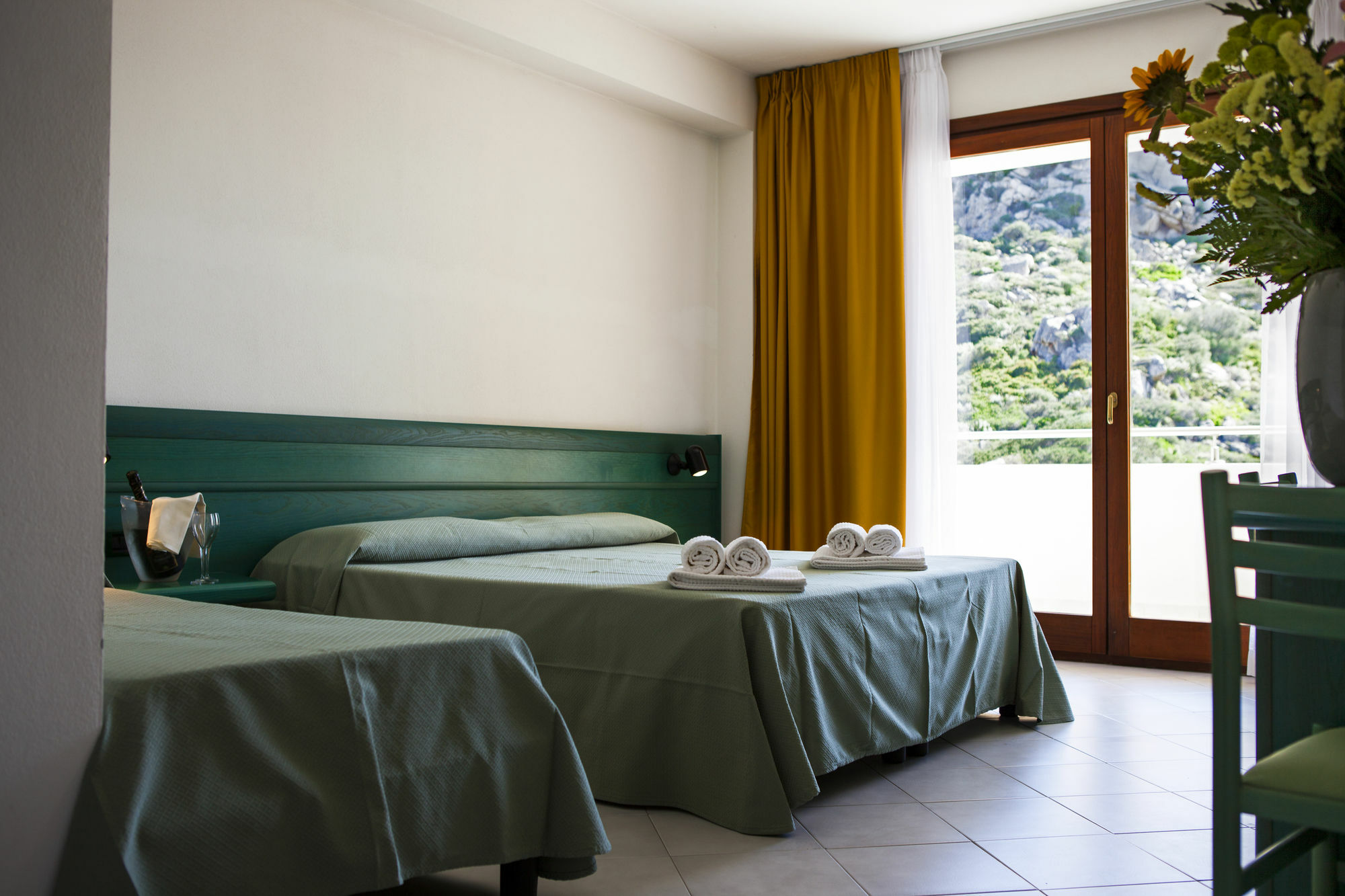 Hotel Miralonga Ла Мадалена Екстериор снимка