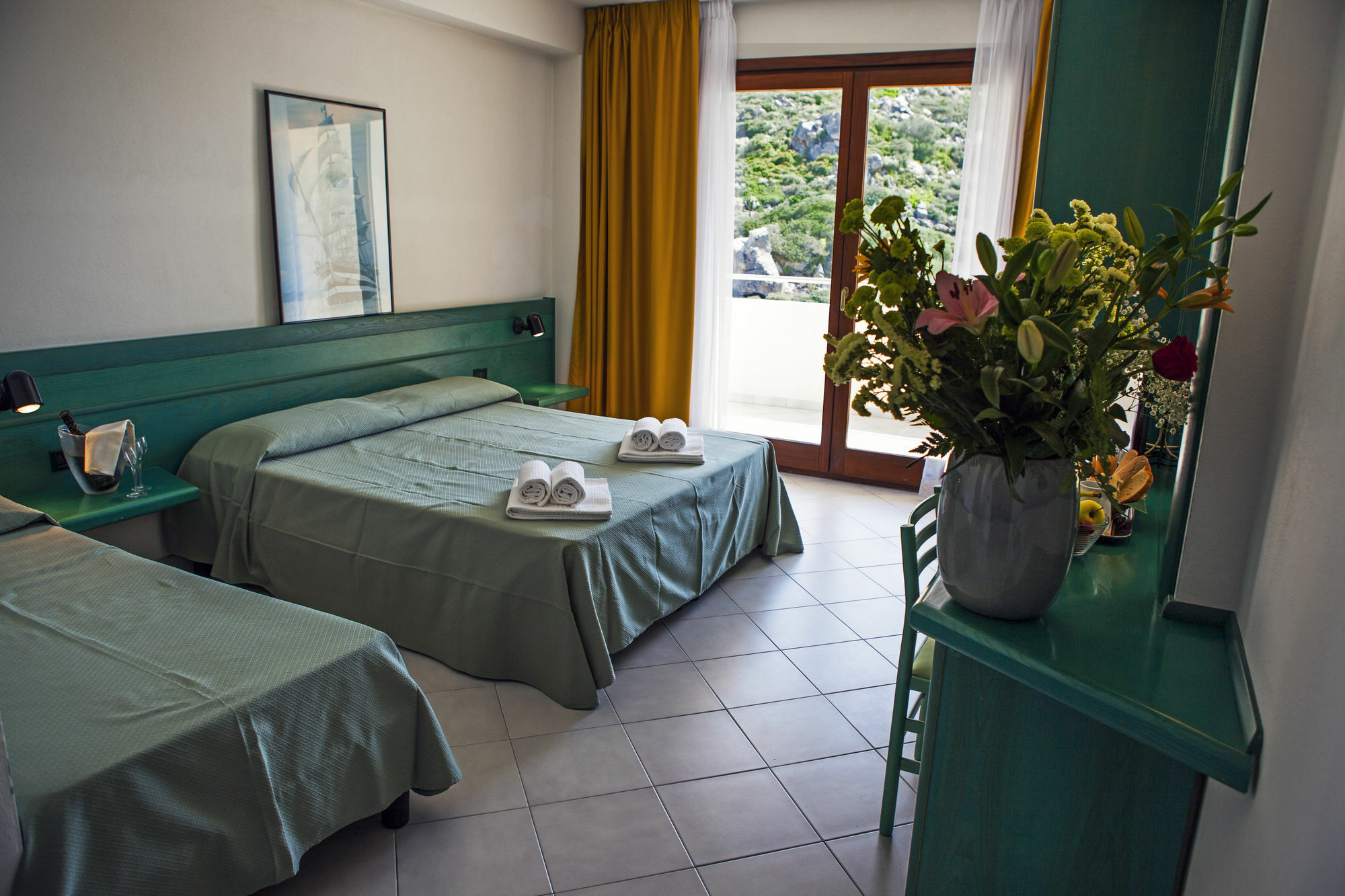 Hotel Miralonga Ла Мадалена Екстериор снимка